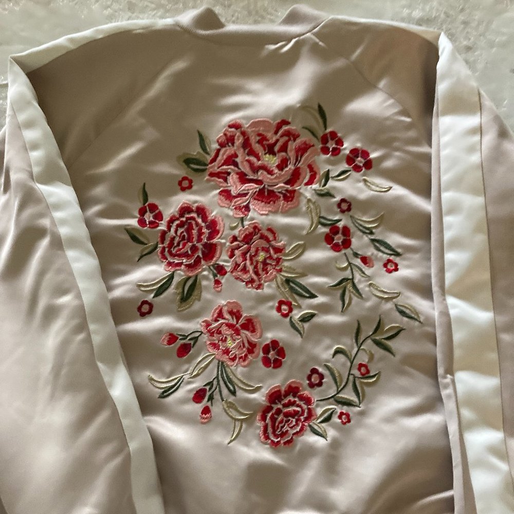 Forever 21 Tan with Floral Embroidery Girl's Junior Size Large Zipper Jacket.